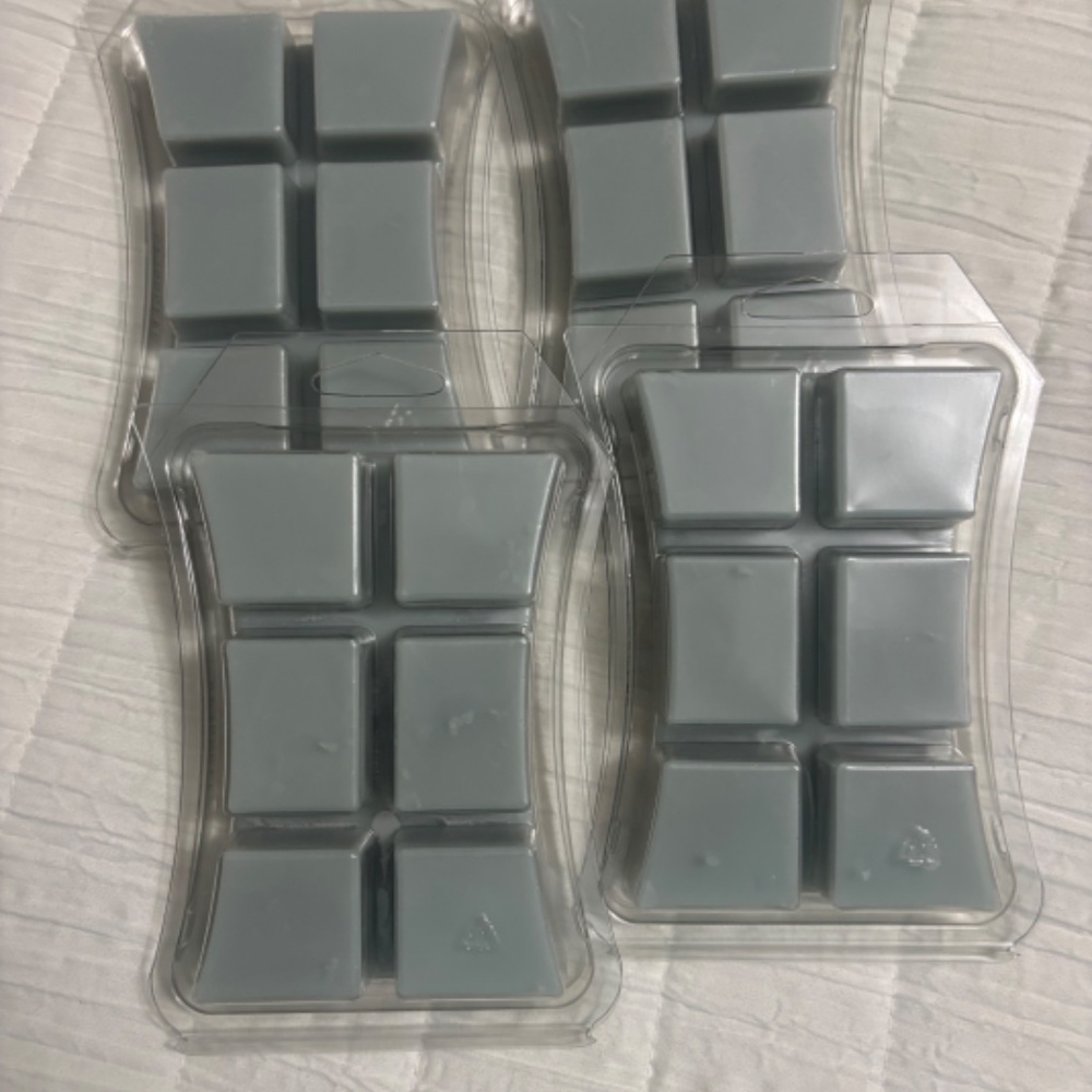 WoodWick by Yankee Candle Wax Melts (Sagewood and Seagrass) New! So fragrant! - Picture 2 of 2